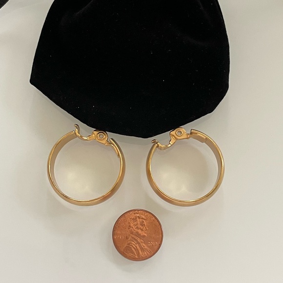 Vintage mid-80s Monet brushed gold clip-on hoops in EUC - Picture 5 of 12